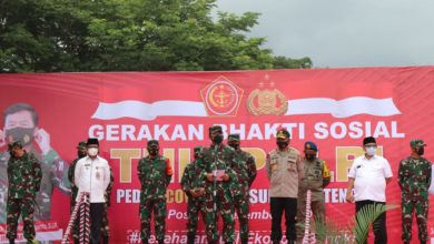 Panglima TNI Marsekal Hadi Tjahjanto, S.IP, Bersama Irwasum Polri  Komjen Pol. Drs. Agung Budi Maryoto, M.Si resmi melepas Gerakan Bhakti Sosial TNI Polri peduli Covid-19 (FOTO: IST)